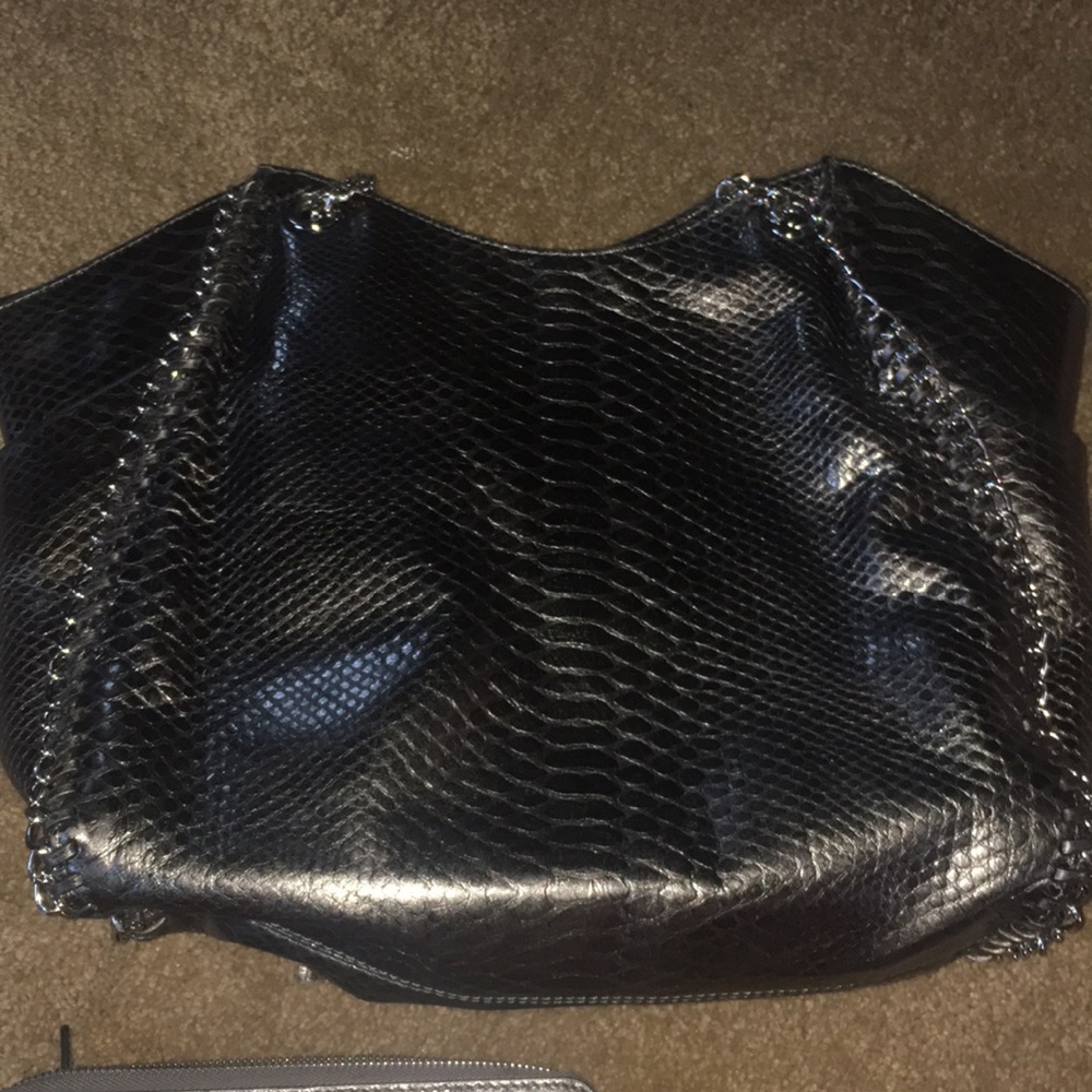 Michael Kors purse silver like new - Picture 3 of 4